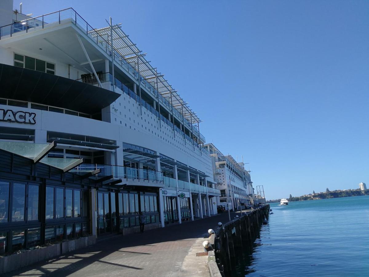 Stunning Waterfront Location With Huge Balcony! Apartment Auckland Ngoại thất bức ảnh